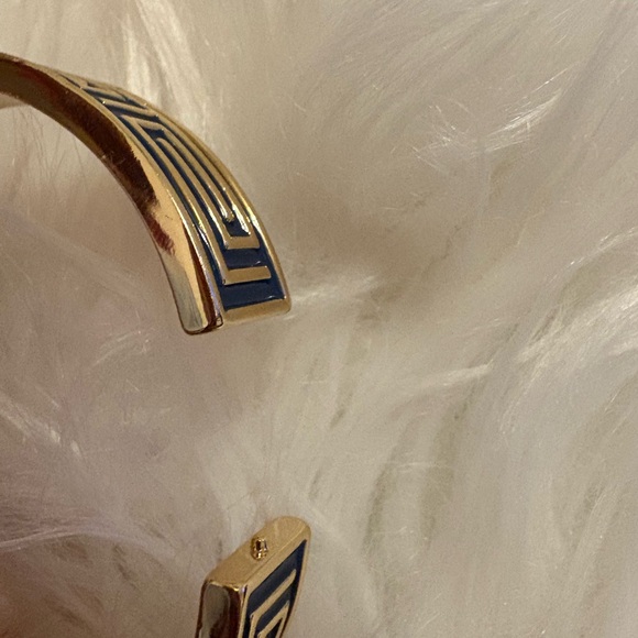 NWT House of Harlow 1960 Navy and Gold Plated Greek  Design Hinge Bangle - Picture 5 of 6